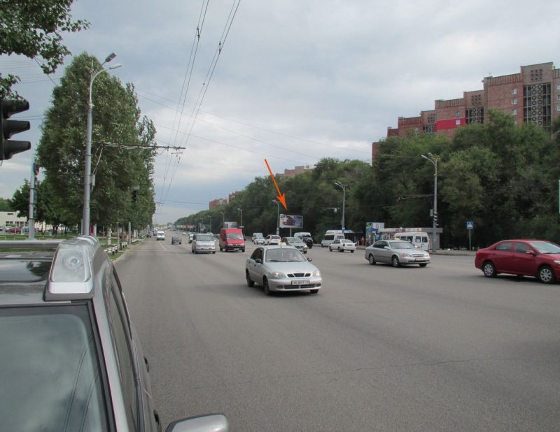 Роллер/Призматрон, Днепр, перекр. ул. Запорожское шоссе и Джинчарадзе. Из центра в сторону "Эпицентра", "Новая линия", "Мэтро". Светофор. ПРИЗМАТРОН