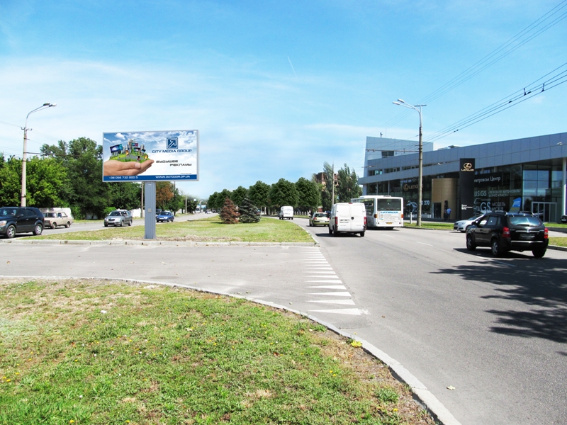 Беклайт, Днепр, Вул. Січеславська Набережна (район Інституту Фізкультури ), Автосалон "лексус " З Центру