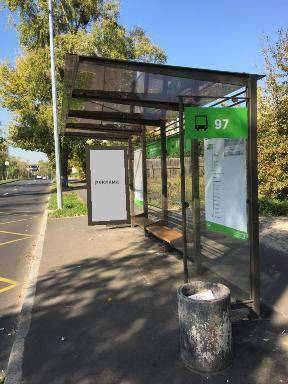 Реклама на остановках, Киев, зупинка «Європеи?ськии? університет» на бульварі Вернадського у
напрямку Ново-Біличі