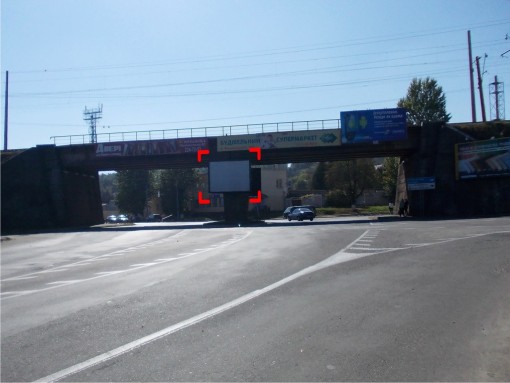 Беклайт, Львов, вул. Липинського (на залізничному мості, до вул. Єрошенка), розмір 3 х 4 м
