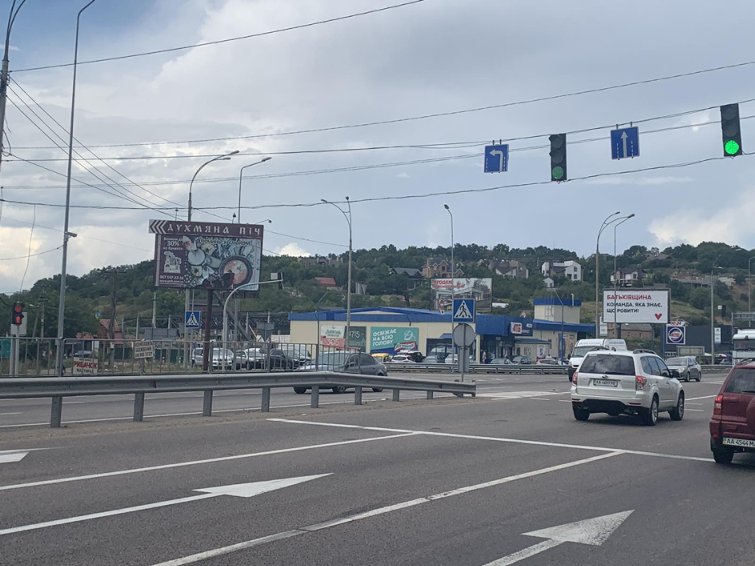 Билборд/Щит, Трассы, Київська область, Обухівський напрямок, с. Лісникі, Новообухівське шосе / вул. Ватутіна, на світлофорі (біля ресторану "МакДональдс") в напрямку Києва