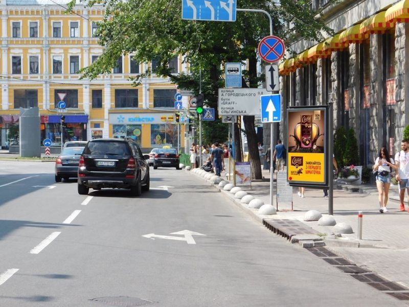 Скролл/Ситилайт, Киев, Бессарабська площа, 1