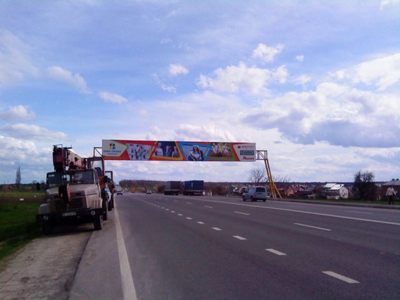 Арка/Реклама на мостах, Львов, Митниця(виїзд зі Львів)